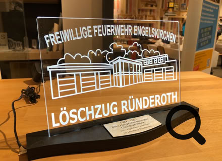 Acryl Plexiglas Laser Gravur Böhm in Bonn - Geschenkideen mit Gravuren auf Holz, Glas, Leder, Metall, Armbänder, Papier, Anhänger, Schilder ... für Privat und Geschäftskunden und  Firmen. Kunden kommen aus Bonn, Köln, Siebengebirge, Frechen, und ganz NRW, Deutschland, Schweiz und der Welt