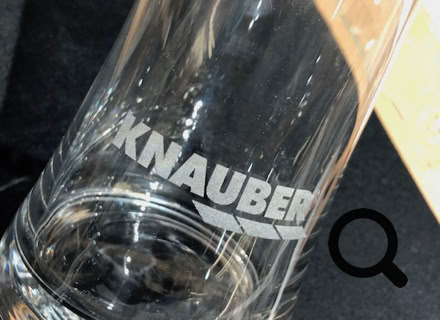 Laser Gravur Böhm in Bonn - Geschenkideen mit Gravuren auf Holz, Glas, Leder, Metall, Acryl Plexiglas , Armbänder, Papier, Anhänger, Schilder ... für Privat und Geschäftskunden und  Firmen. Kunden kommen aus Bonn, Köln, Siebengebirge, Frechen, und ganz NRW, Deutschland, Schweiz und der Welt
