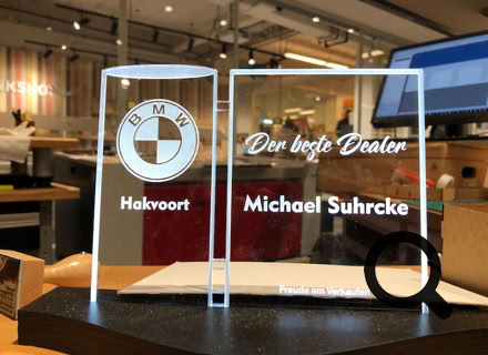 Acryl Plexiglas Laser Gravur Böhm in Bonn - Geschenkideen mit Gravuren auf Holz, Glas, Leder, Metall, Armbänder, Papier, Anhänger, Schilder ... für Privat und Geschäftskunden und  Firmen. Kunden kommen aus Bonn, Köln, Siebengebirge, Frechen, und ganz NRW, Deutschland, Schweiz und der Welt