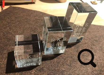 Laser Gravur Böhm in Bonn - Geschenkideen mit Gravuren auf Holz, Glas, Leder, Metall, Acryl Plexiglas , Armbänder, Papier, Anhänger, Schilder ... für Privat und Geschäftskunden und  Firmen. Kunden kommen aus Bonn, Köln, Siebengebirge, Frechen, und ganz NRW, Deutschland, Schweiz und der Welt