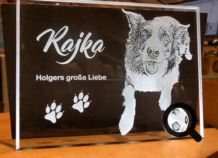 Acryl Plexiglas Laser Gravur Böhm in Bonn - Geschenkideen mit Gravuren auf Holz, Glas, Leder, Metall, Armbänder, Papier, Anhänger, Schilder ... für Privat und Geschäftskunden und  Firmen. Kunden kommen aus Bonn, Köln, Siebengebirge, Frechen, und ganz NRW, Deutschland, Schweiz und der Welt