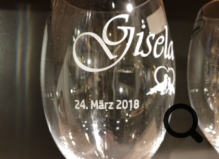 Laser Gravur Böhm in Bonn - Geschenkideen mit Gravuren auf Holz, Glas, Leder, Metall, Acryl Plexiglas , Armbänder, Papier, Anhänger, Schilder ... für Privat und Geschäftskunden und  Firmen. Kunden kommen aus Bonn, Köln, Siebengebirge, Frechen, und ganz NRW, Deutschland, Schweiz und der Welt