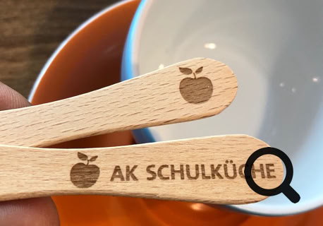Laser Gravur Böhm in Bonn - Geschenkideen mit Gravuren auf Holz, Glas, Leder, Metall, Acryl Plexiglas , Armbänder, Papier, Anhänger, Schilder ... für Privat und Geschäftskunden und  Firmen. Kunden kommen aus Bonn, Köln, Siebengebirge, Frechen, und ganz NRW, Deutschland, Schweiz und der Welt