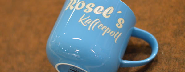 Die Gravur einer Tasse
