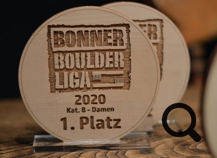 Laser Gravur Böhm in Bonn - Geschenkideen mit Gravuren auf Holz, Glas, Leder, Metall, Acryl Plexiglas , Armbänder, Papier, Anhänger, Schilder ... für Privat und Geschäftskunden und  Firmen. Kunden kommen aus Bonn, Köln, Siebengebirge, Frechen, und ganz NRW, Deutschland, Schweiz und der Welt