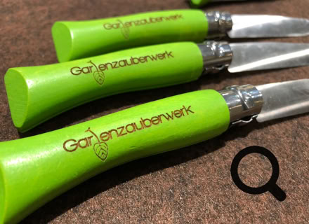 Laser Gravur Böhm in Bonn - Geschenkideen mit Gravuren auf Holz, Glas, Leder, Metall, Acryl Plexiglas , Armbänder, Papier, Anhänger, Schilder ... für Privat und Geschäftskunden und  Firmen. Kunden kommen aus Bonn, Köln, Siebengebirge, Frechen, und ganz NRW, Deutschland, Schweiz und der Welt