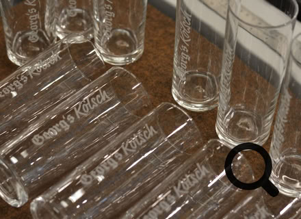 Laser Gravur Böhm in Bonn - Geschenkideen mit Gravuren auf Holz, Glas, Leder, Metall, Acryl Plexiglas , Armbänder, Papier, Anhänger, Schilder ... für Privat und Geschäftskunden und  Firmen. Kunden kommen aus Bonn, Köln, Siebengebirge, Frechen, und ganz NRW, Deutschland, Schweiz und der Welt