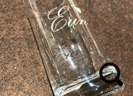 Laser Gravur Böhm in Bonn - Geschenkideen mit Gravuren auf Holz, Glas, Leder, Metall, Acryl Plexiglas , Armbänder, Papier, Anhänger, Schilder ... für Privat und Geschäftskunden und  Firmen. Kunden kommen aus Bonn, Köln, Siebengebirge, Frechen, und ganz NRW, Deutschland, Schweiz und der Welt