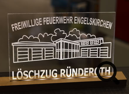 Acryl Plexiglas Laser Gravur Böhm in Bonn - Geschenkideen mit Gravuren auf Holz, Glas, Leder, Metall, Armbänder, Papier, Anhänger, Schilder ... für Privat und Geschäftskunden und  Firmen. Kunden kommen aus Bonn, Köln, Siebengebirge, Frechen, und ganz NRW, Deutschland, Schweiz und der Welt