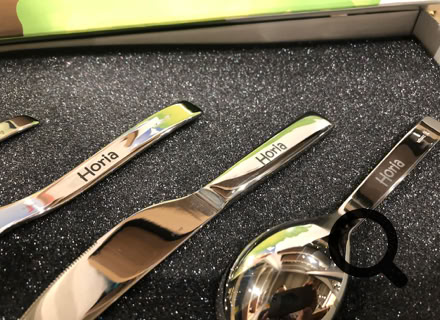 Laser Gravur Böhm in Bonn - Geschenkideen mit Gravuren auf Holz, Glas, Leder, Metall, Acryl Plexiglas , Armbänder, Papier, Anhänger, Schilder ... für Privat und Geschäftskunden und  Firmen. Kunden kommen aus Bonn, Köln, Siebengebirge, Frechen, und ganz NRW, Deutschland, Schweiz und der Welt